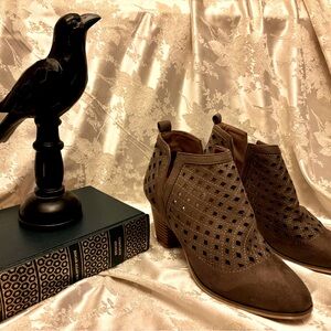 Weeboo boots, size 9